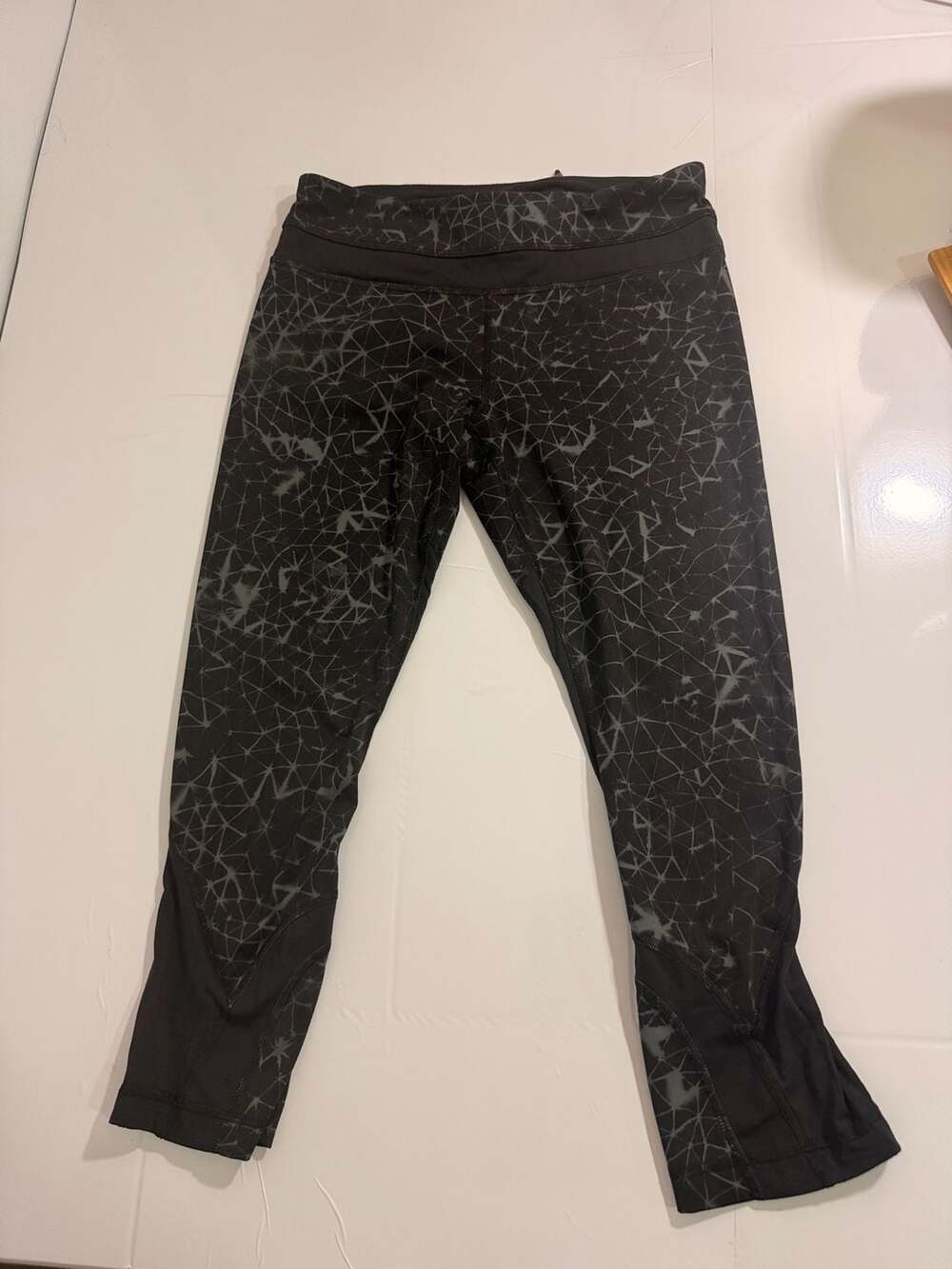 Lululemon Primal 7/8 Leggings Black Patterned Knit Slim Women Size 6